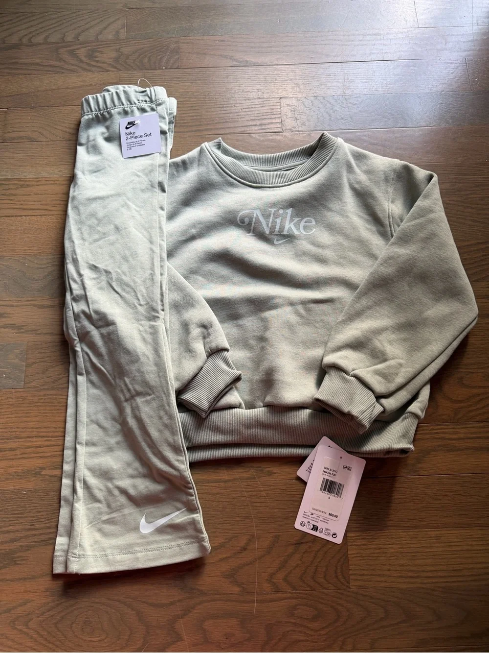 NWT Nike Girls Sage Green Sweatshirt & Leggings Set size 5